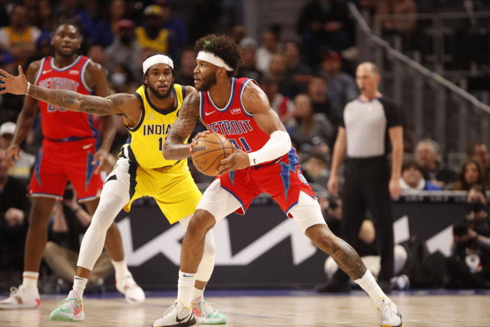  坎宁安33分活塞加时胜步行者  