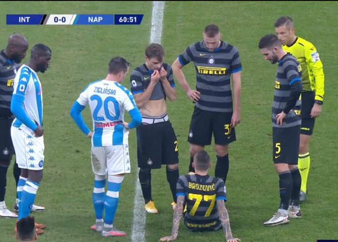  国米铁卫红牌下场陷被动  